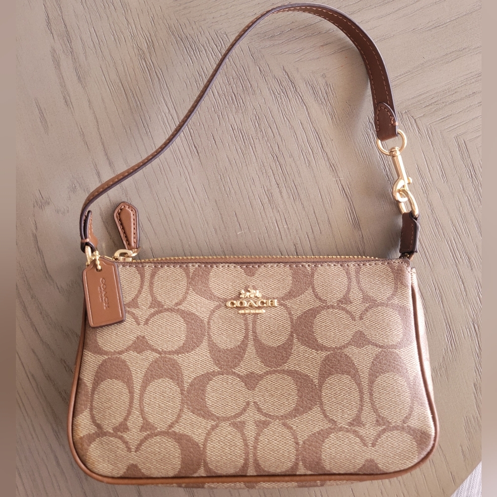 coach nolita 19